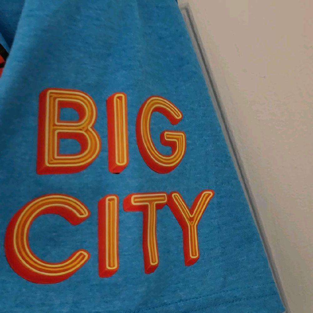 Gilden Big City T-shirt Crush your comfort Zone Sometimes you gotta roll the dice